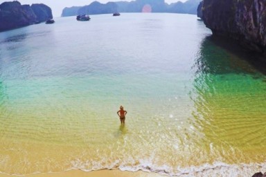 Hanoi - Halong Bay - Bai Tu Long bay - Tra Gioi beach - Cong Do Area (L, D)